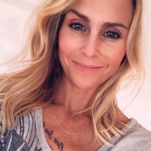 Meet your Posher, Carrie